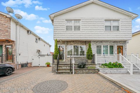 Photo of 370 Stobe Avenue, Staten Island, NY 10306 (MLS # 2505663)
