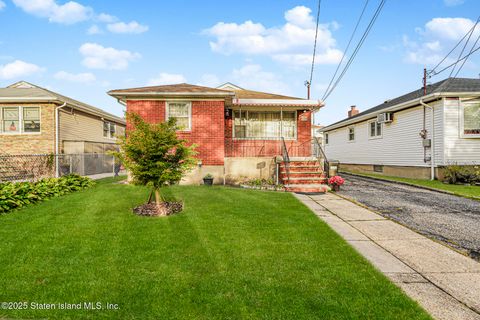 Photo of 2075 North Railroad Avenue, Staten Island, NY 10306 (MLS # 2506135)