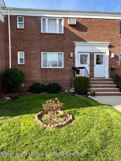 Photo of 558 Howard Avenue #A, Staten Island, NY 10301 (MLS # 1159226)