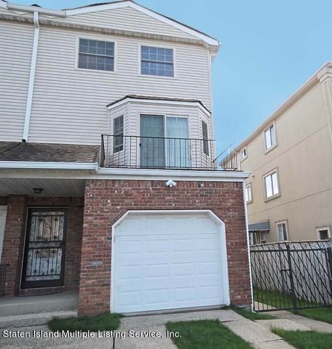 Photo of 410 Nome Avenue, Staten Island, NY 10314 (MLS # 1161463)