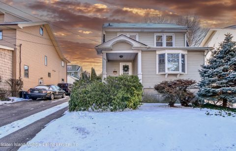 Photo of 142 Drake Avenue, Staten Island, NY 10314 (MLS # 2400446)
