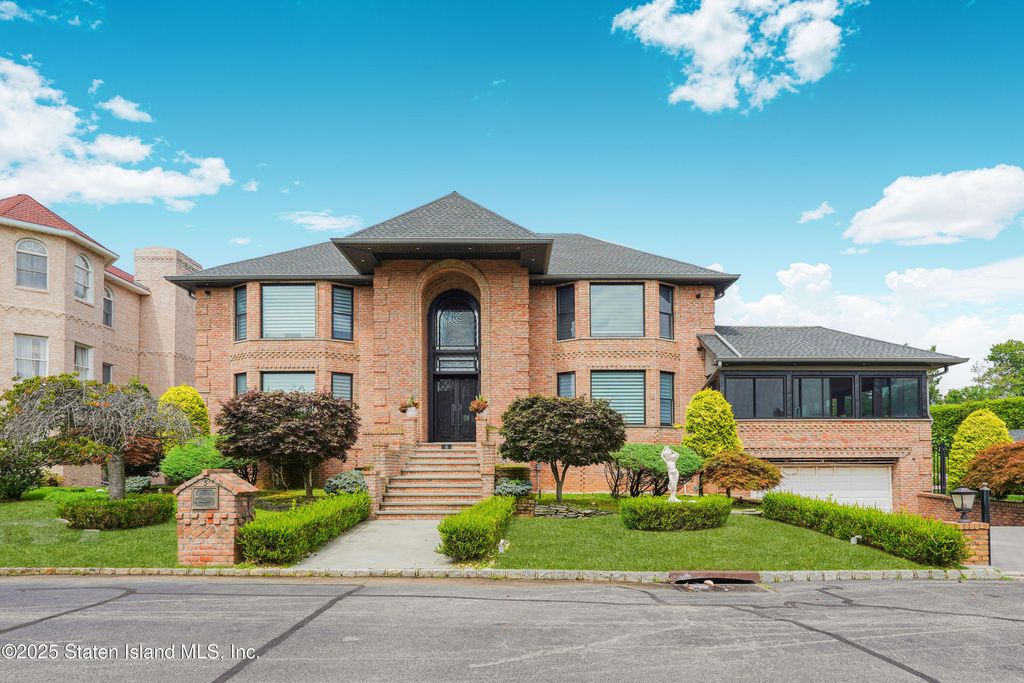 Photo of 5 Nicolosi Drive, Staten Island, NY 10301 (MLS # 2506340)