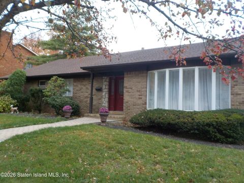 Photo of 6 Hunt Lane, Staten Island, NY 10304 (MLS # 2600891)