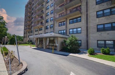 Photo of 1000 Clove Road #6g, Staten Island, NY 10301 (MLS # 2504481)