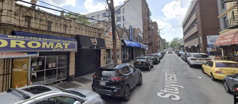 Photo of 95 Stuyvesant Place, Staten Island, NY 10301 (MLS # 1163863)