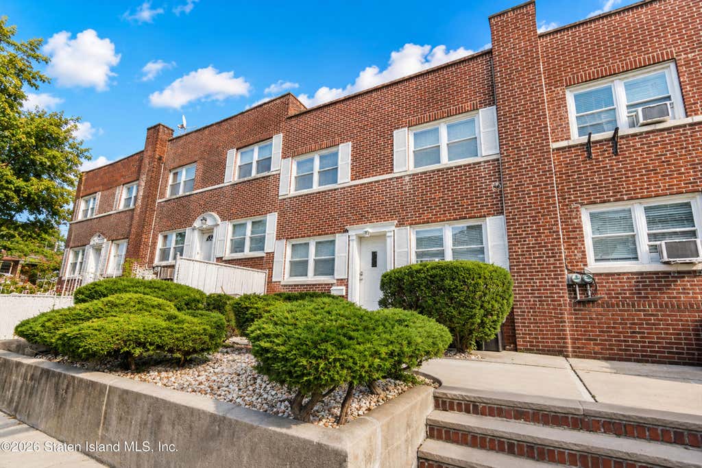 Photo of 76 Dongan Avenue, Staten Island, NY 10314 (MLS # 2603435)