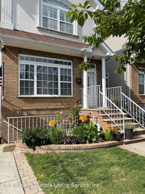 Photo of 11 Wenlock Street, Staten Island, NY 10303 (MLS # 1165238)