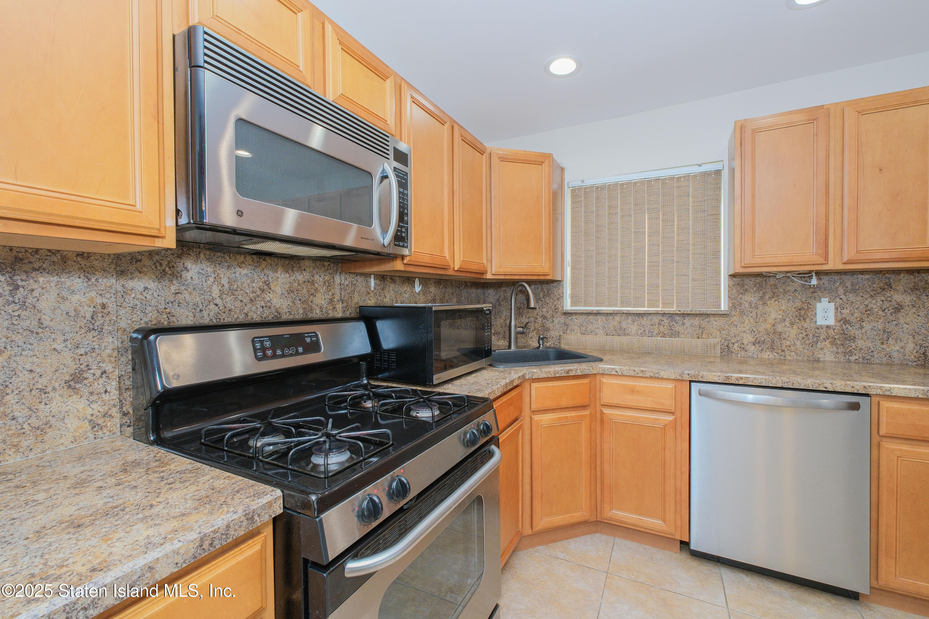 49 Endview Street, Staten Island, New York image 15