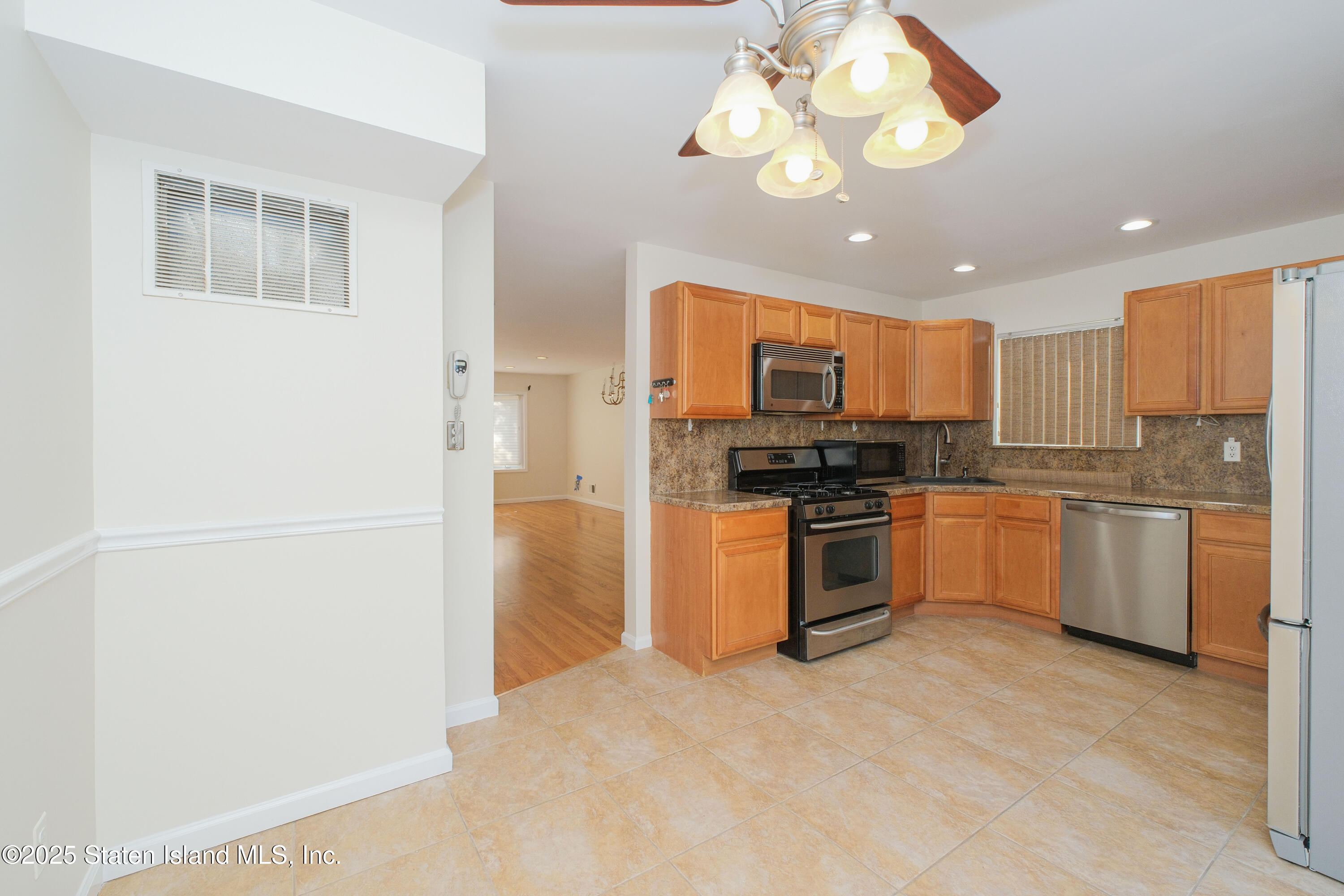 49 Endview Street, Staten Island, New York image 16