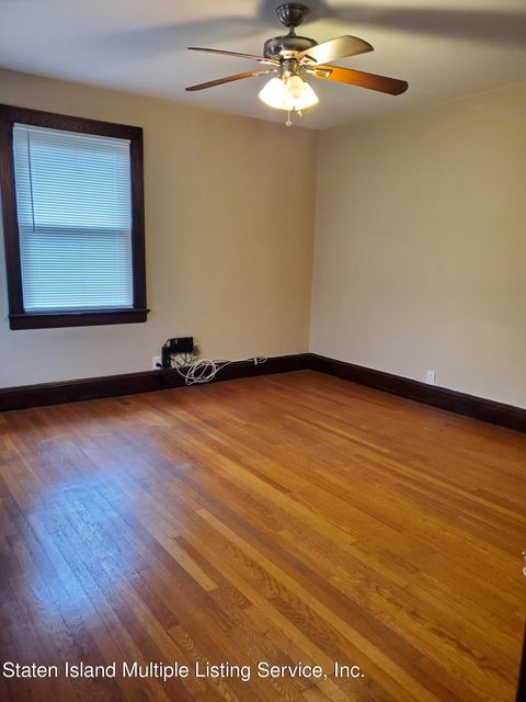 Photo of 470 Hoyt Avenue, Staten Island, NY 10301 (MLS # 1159058)
