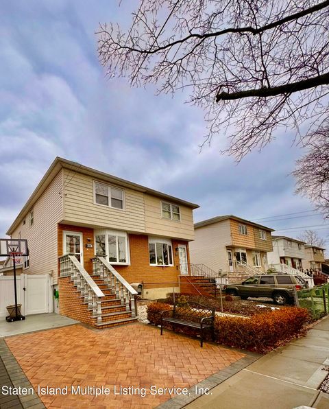 Photo of 523 Naughton Avenue, Staten Island, NY 10305 (MLS # 2400484)