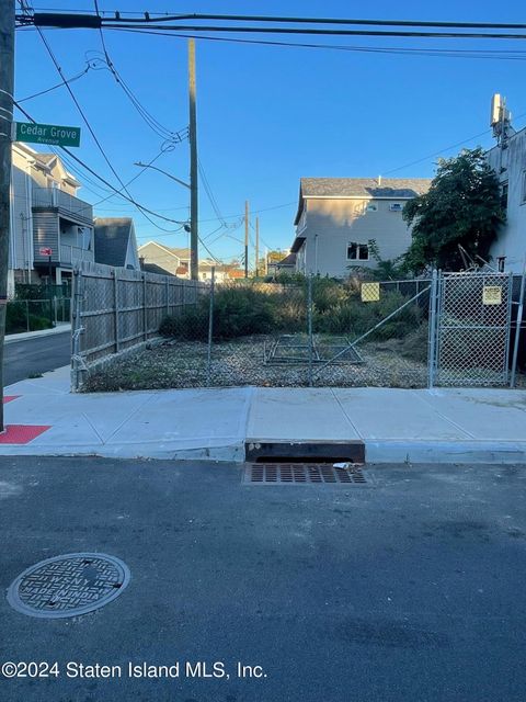 Photo of 63 Cedar Grove Avenue, Staten Island, NY 10306 (MLS # 2405562)