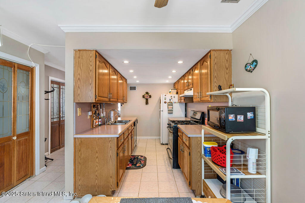 234 Dover Green, Staten Island, New York image 9