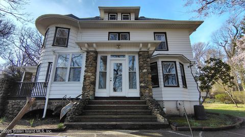 Photo of 150 Douglas Road, Staten Island, NY 10304 (MLS # 2601761)