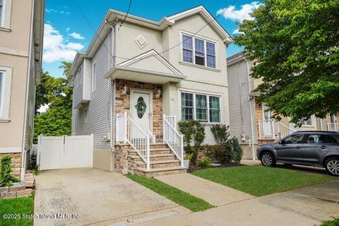 Photo of 153 Roswell Avenue, Staten Island, NY 10314 (MLS # 2505721)