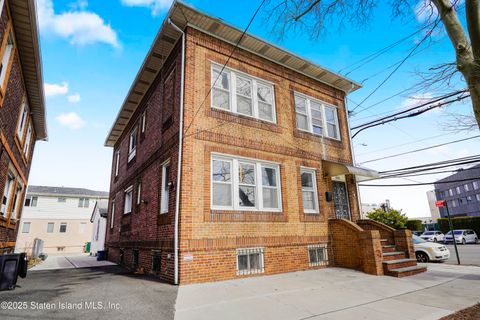 Photo of 435 Cromwell Avenue, Staten Island, NY 10305 (MLS # 2501108)