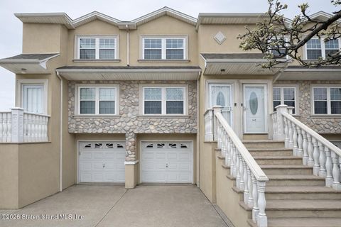 Photo of 149 Dartmouth Loop, Staten Island, NY 10306 (MLS # 2601739)