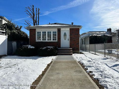 Photo of 166 Hurlbert Street, Staten Island, NY 10305 (MLS # 2400433)