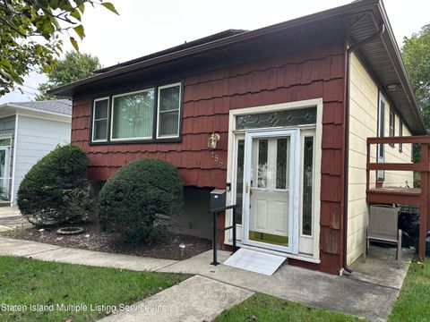 Photo of 158 Chelsea Street, Staten Island, NY 10307 (MLS # 1164486)