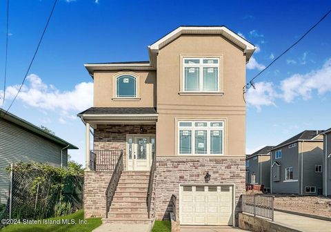 Photo of 64 Enfield Place, Staten Island, NY 10306 (MLS # 2406764)