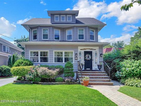 Photo of 36 Amelia Court, Staten Island, NY 10310 (MLS # 2505827)