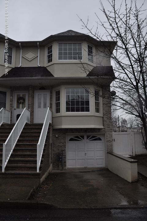Photo of 106 Herrick Avenue, Staten Island, NY 10309 (MLS # 1160713)