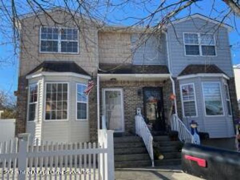 Photo of 278 Wood Avenue, Staten Island, NY 10307 (MLS # 2401069)