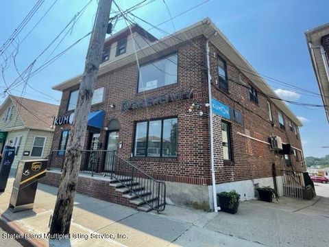 Photo of 1362 Clove Road, Staten Island, NY 10301 (MLS # 1163643)