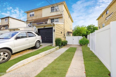 Photo of 118 Fahy Avenue, Staten Island, NY 10314 (MLS # 2403472)