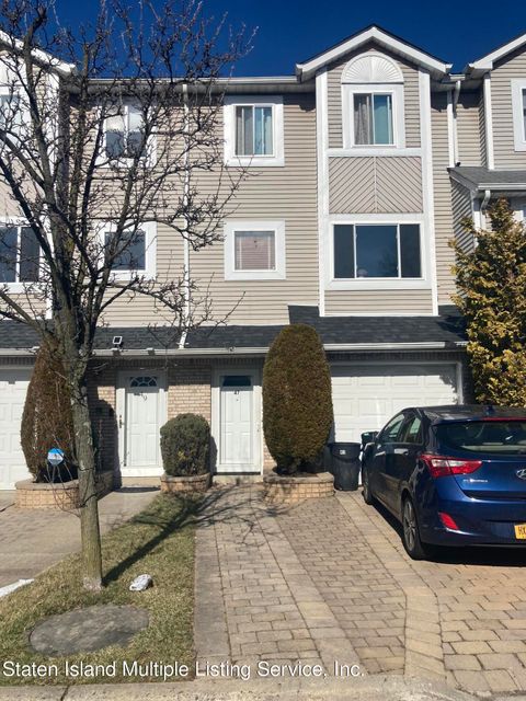 Photo of 47 Mallard Lane, Staten Island, NY 10309 (MLS # 1160281)