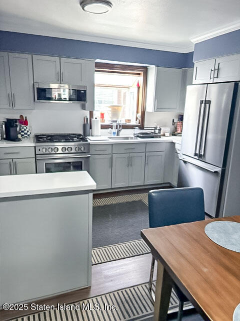 240 Mallory Avenue, Staten Island, New York image 4