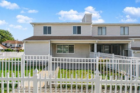 Photo of 32 Marc Street, Staten Island, NY 10314 (MLS # 2602358)