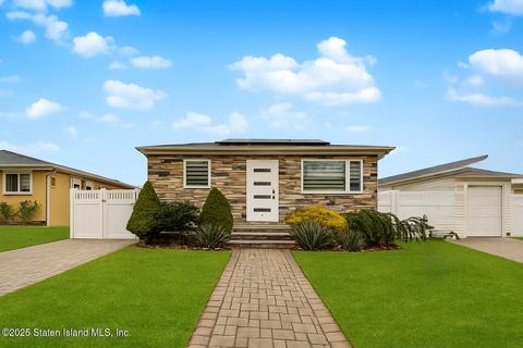 Photo of 169 Atlantic Avenue, Staten Island, NY 10304 (MLS # 2600147)