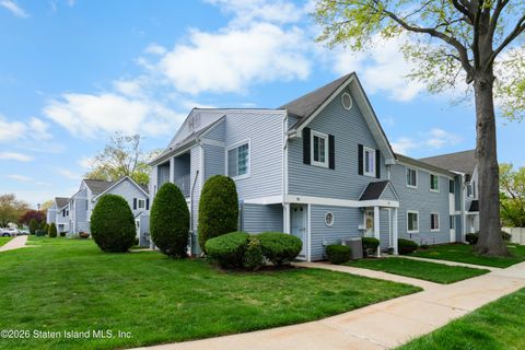 Photo of 95 Gervil Street, Staten Island, NY 10309 (MLS # 2602894)