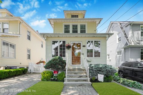 Photo of 168 Bidwell Avenue, Staten Island, NY 10314 (MLS # 2403158)