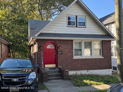 Photo of 159 Fulton Street, Staten Island, NY 10304 (MLS # 2506038)