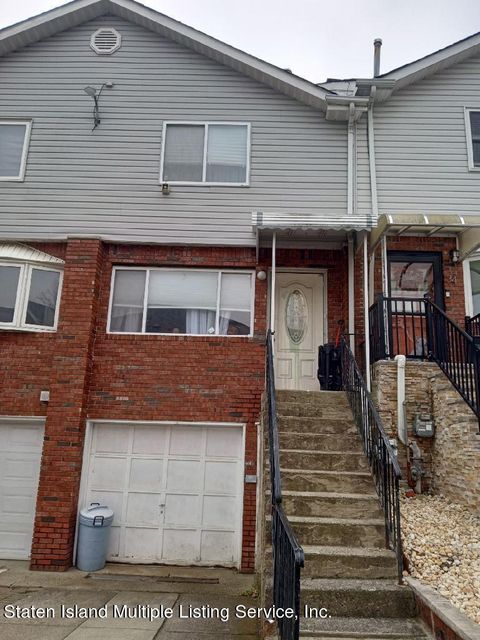 Photo of 32 Cody Place, Staten Island, NY 10312 (MLS # 1159636)