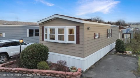 Photo of 2701 Goethals Road N #D-7, Staten Island, NY 10303 (MLS # 1165856)