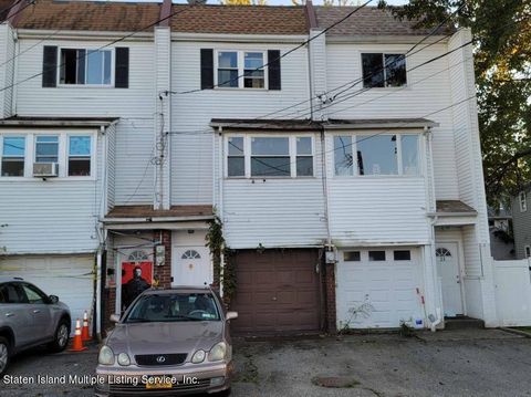 Photo of 21 Emeric Court, Staten Island, NY 10303 (MLS # 1165986)