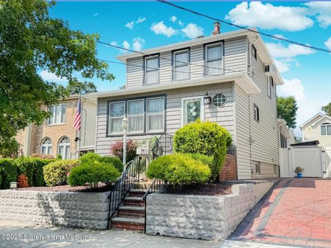 Photo of 434 Yetman Avenue, Staten Island, NY 10307 (MLS # 2504385)