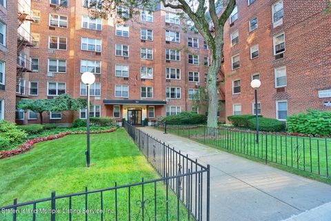 Photo of 50 Fort Place #A5h, Staten Island, NY 10301 (MLS # 2400577)