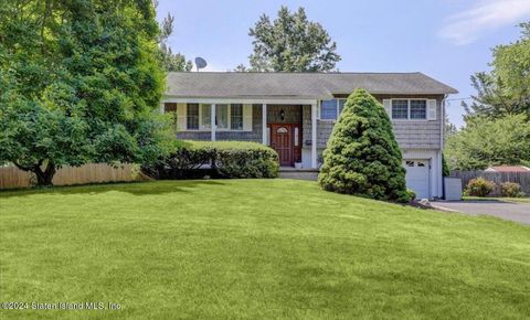 Photo of 30 Whitehall Way, Manalapan, NJ 07726 (MLS # 2404614)