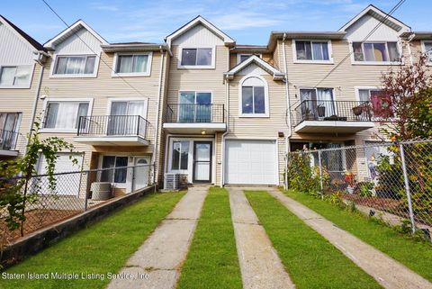 Photo of 44 Tappen Court, Staten Island, NY 10304 (MLS # 1158494)