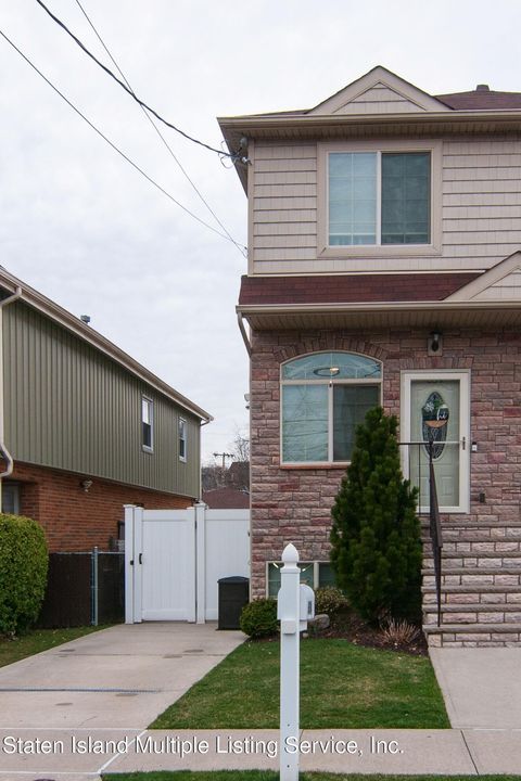 Photo of 634 Britton Avenue, Staten Island, NY 10304 (MLS # 1161025)
