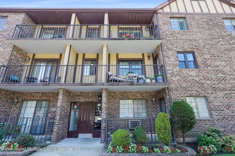 Photo of 50 Donna Court #10, Staten Island, NY 10314 (MLS # 1164351)