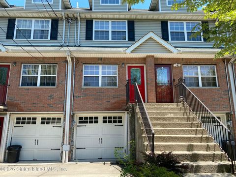 Photo of 41 Giacomo Lane, Staten Island, NY 10310 (MLS # 2600442)