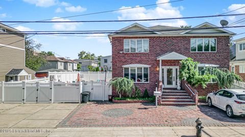 Photo of 124 Virginia Avenue, Staten Island, NY 10305 (MLS # 2504854)