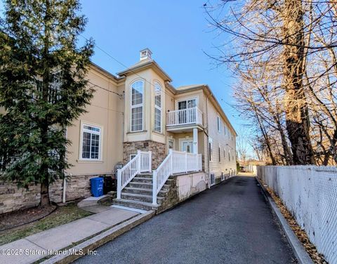 Photo of 340 Union Avenue #A, Staten Island, NY 10303 (MLS # 2507153)