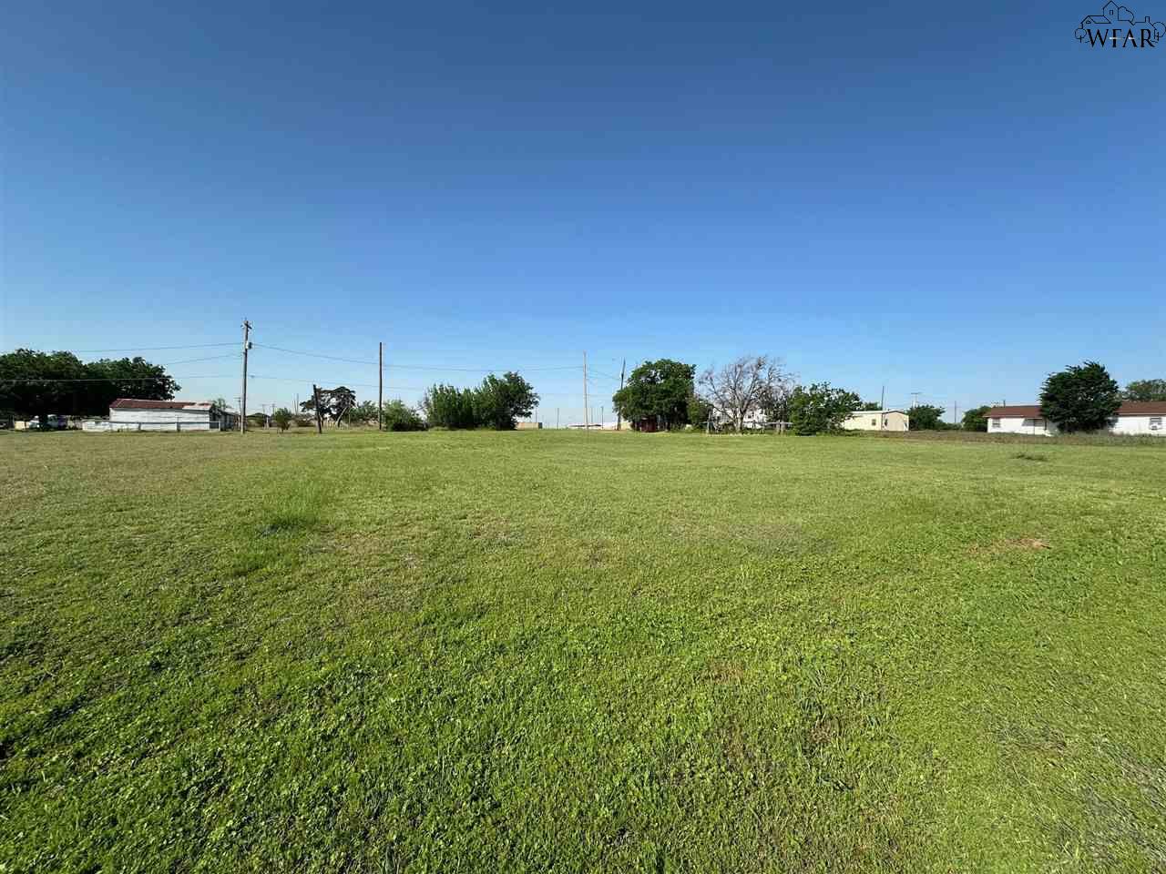 902 E Roosevelt Avenue, Electra, Texas image 2