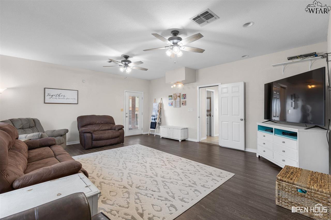 2944 Horseshoe Lake Road, Iowa Park, Texas image 10